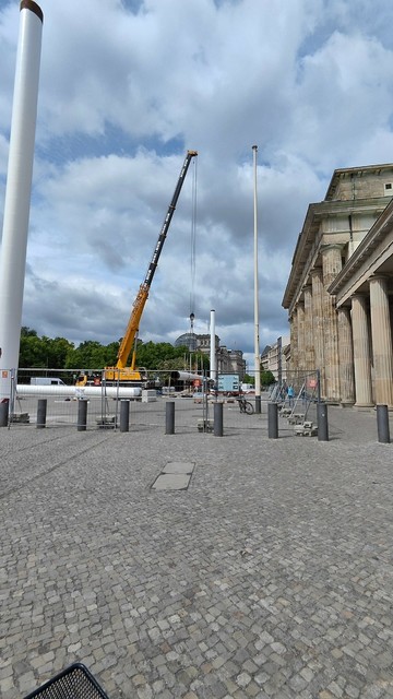 Baustelle vor dem Brandenburger Tor. Die ersten Schritte zur Fanmeile für die Fußball-EM Fanmeile.