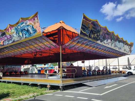 Blick auf die Autoscooterbahn, totenstill niemand da...