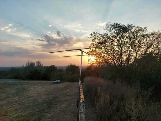 HB9CV-Antenne im Gegenlicht des Sonnenuntergangs